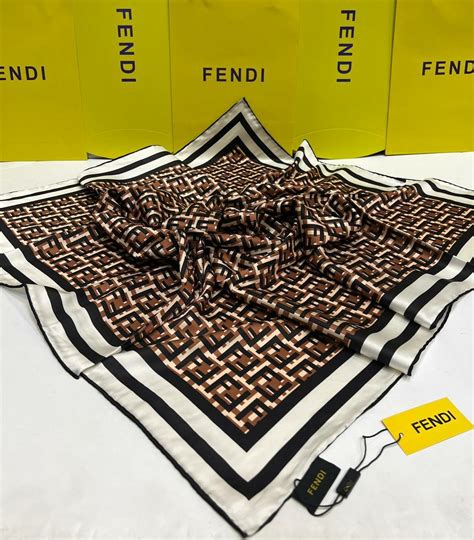 Платок Fendi – купить в интернет.